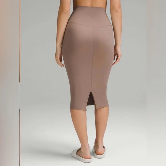 NWOT Lululemon Nulu Slim-Fit High-Rise Skirt in Taupetastic - Picture 3 of 9